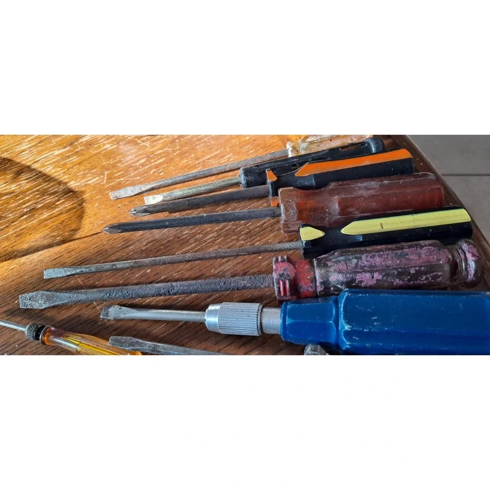 12 Vintage Screwdrivers‎